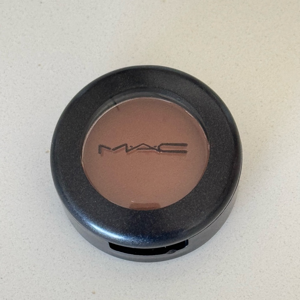 MAC Cosmetics Eyeshadow - Saddle - Brand new, never used